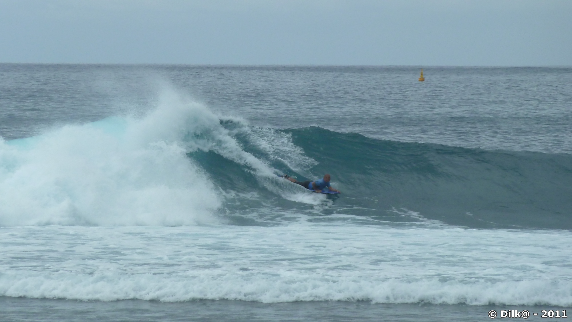 surfeur et belles vagues
