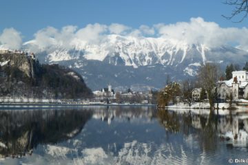 Reflets du château sur le lac de Bled