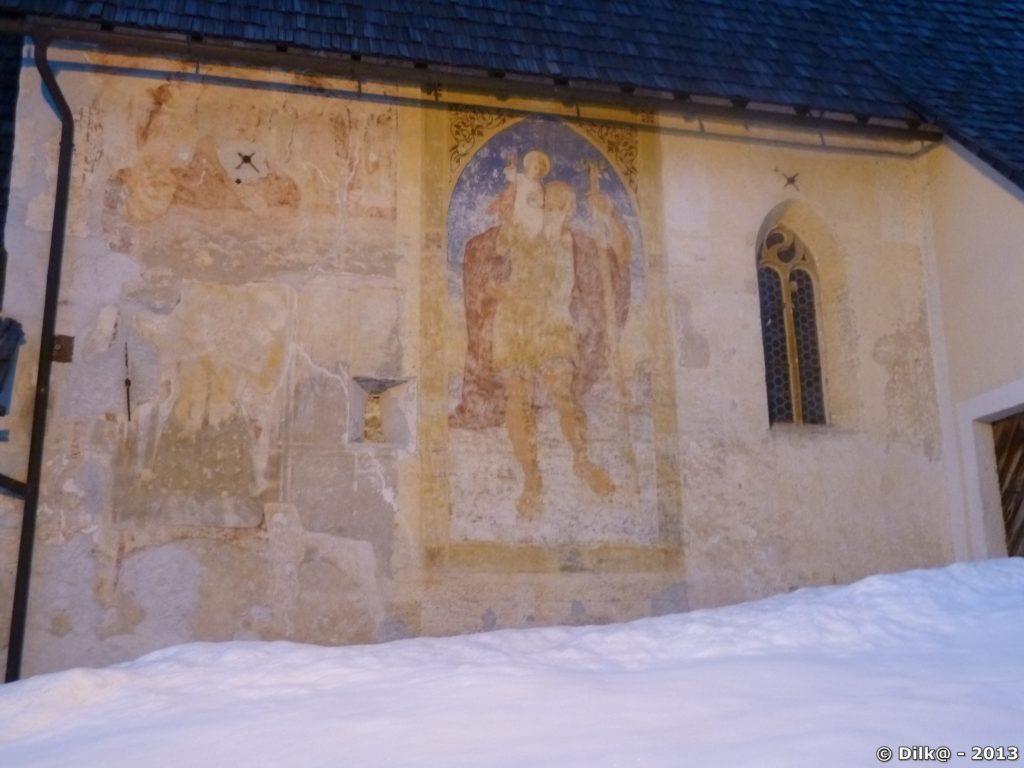 Les fresques à l'extérieur de l'église