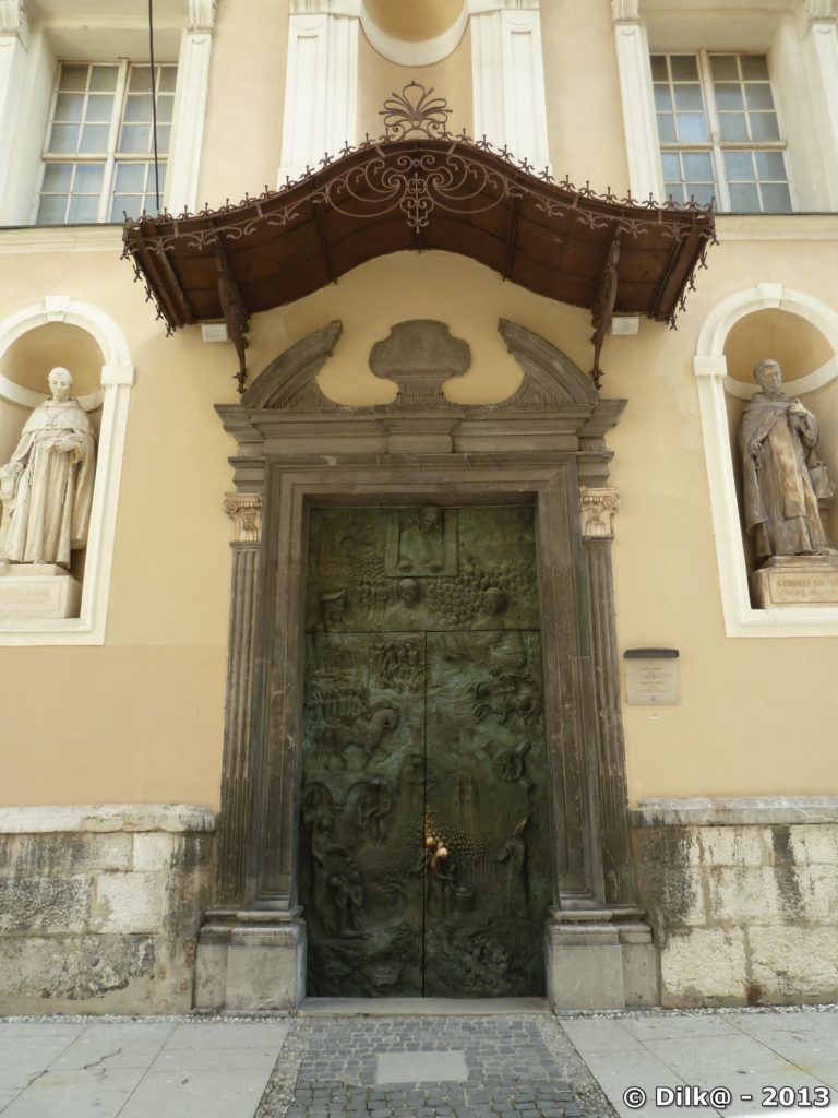 Porte de la cathédrale Saint-Nicolas