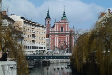 Le fleuve Ljubljanica et l’église franciscaine