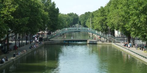 Pont piéton et pont tournant sur le canal