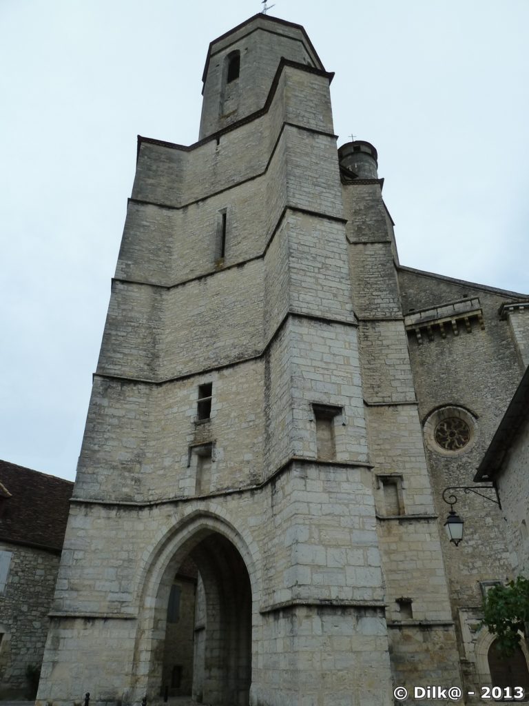 L'église Saint-Maur avec son clocher porche