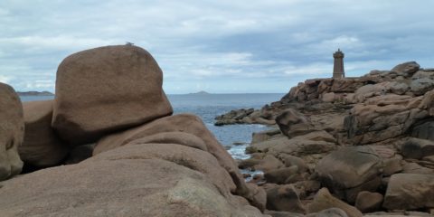 Les rochers de Ploumanac'h et le phare de Min Ruz