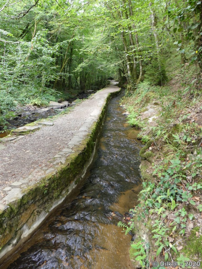 Le ruisseau, le chemin et le canal des moines