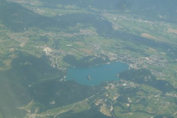 Le lac de Bled vu de l’avion qui nous ramène en France