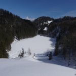 Le lac de Taubensee caché sous la neige