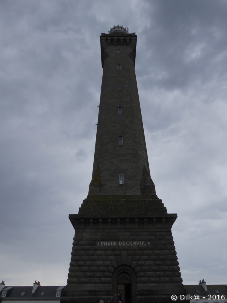 Le phare fait 65 mètres de haut