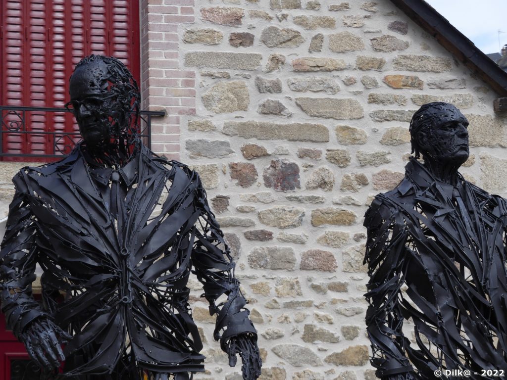 Sculptures de François Hollande et Jacques Chirac