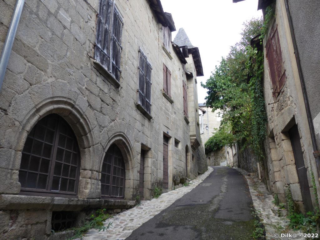 Rue de la Garde et ses demeures du 16 ème siècle