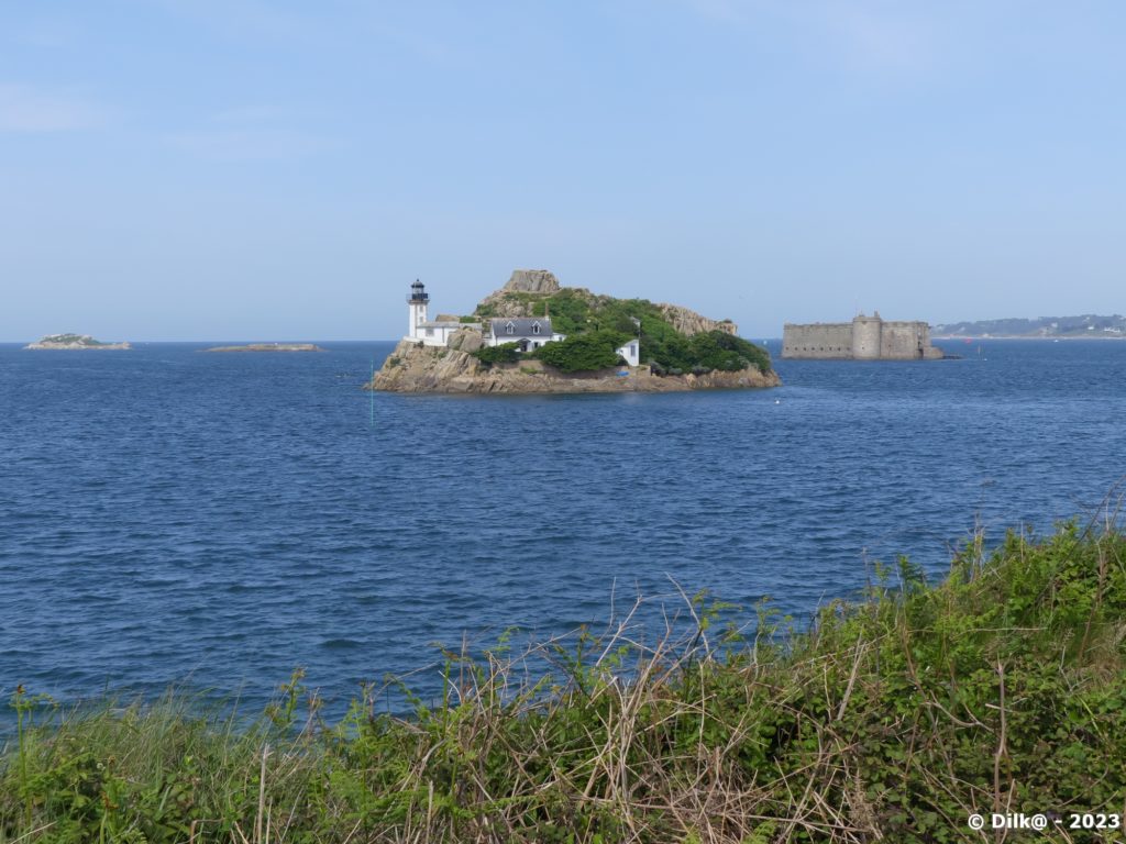 L'île Louët et le château du Taureau