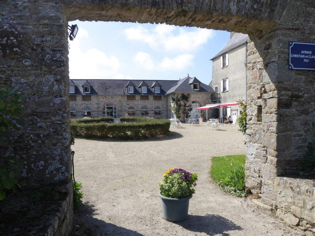 Entrée du manoir de Trouzilit