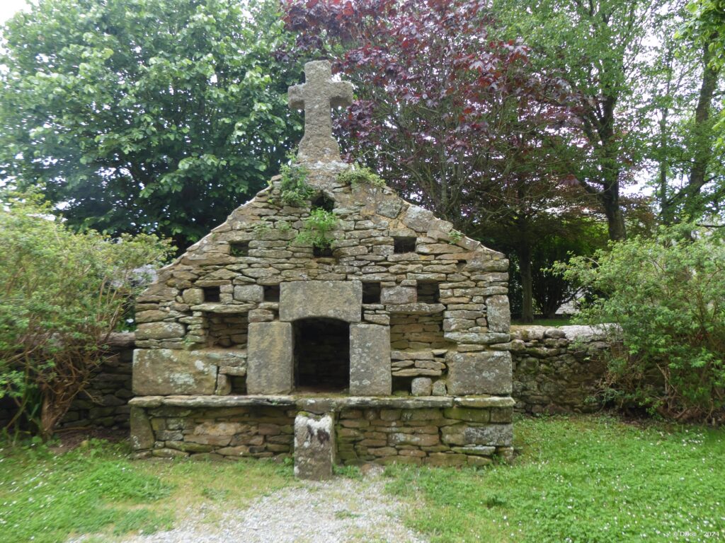 Ossuaire de la chapelle de Kersaint