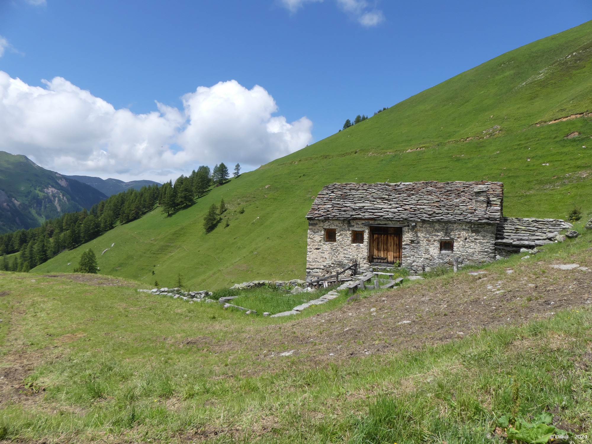 Bergerie en haut de la combe du Barmail