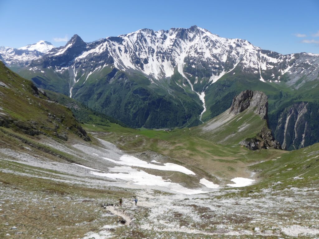 Vue du col au pied du sommet de l'Aiguille Grive