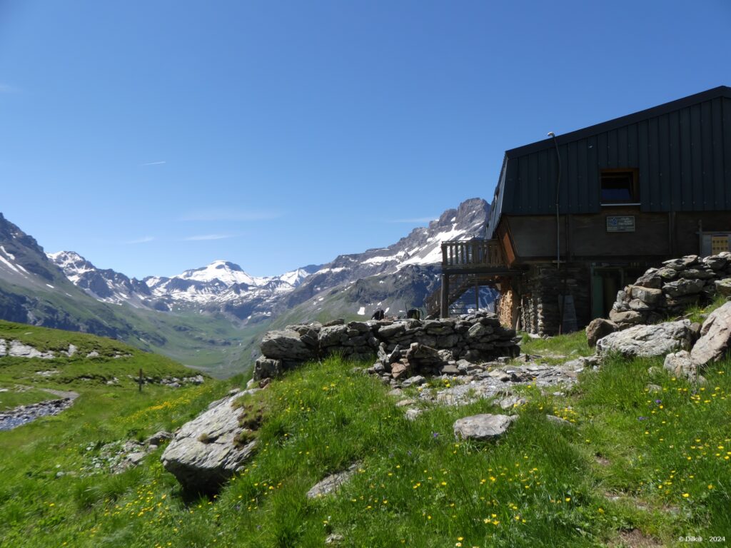 Le refuge du Mont Pourri à 2380m