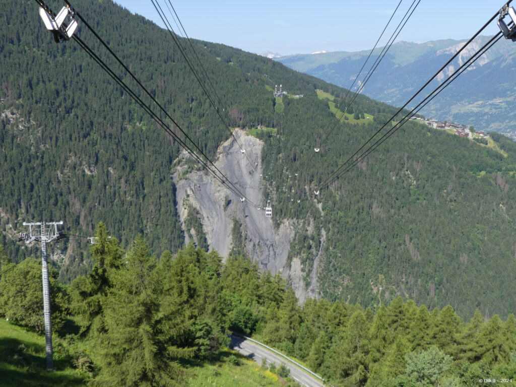 Le Vanoise Express relie les domaines de Peisey-Vallandry/Les Arcs et de La Plagne, au cœur de Paradiski