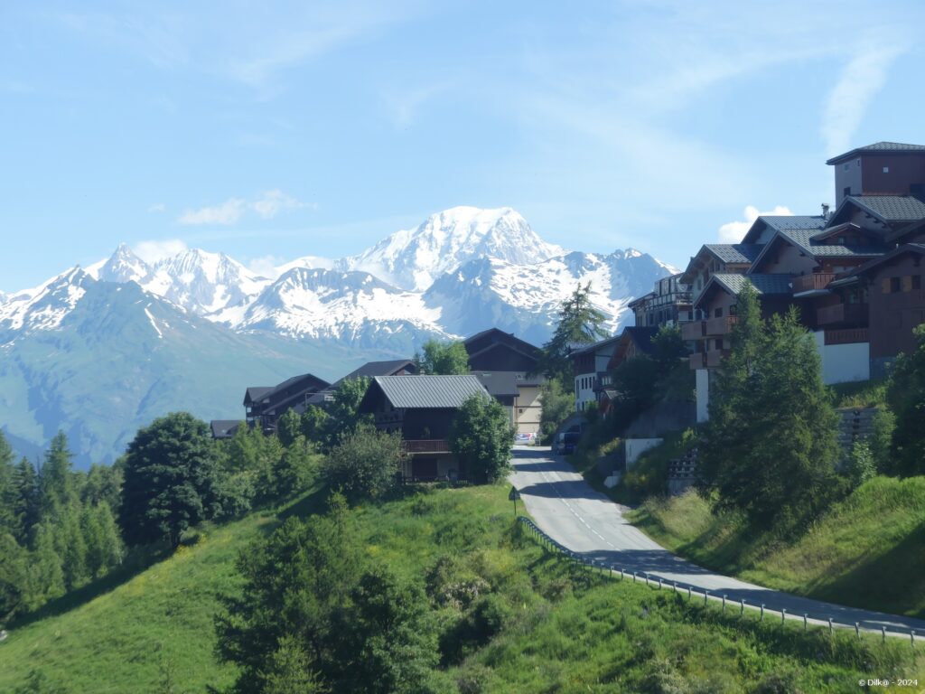 Peisey-Vallandry et le Mont Blanc vus du Vanoise Express