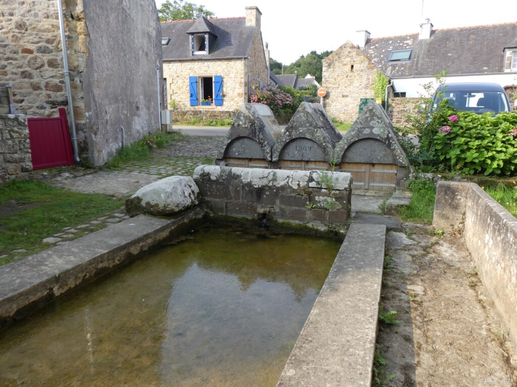 Le lavoir près de la chapelle Saint Fiacre