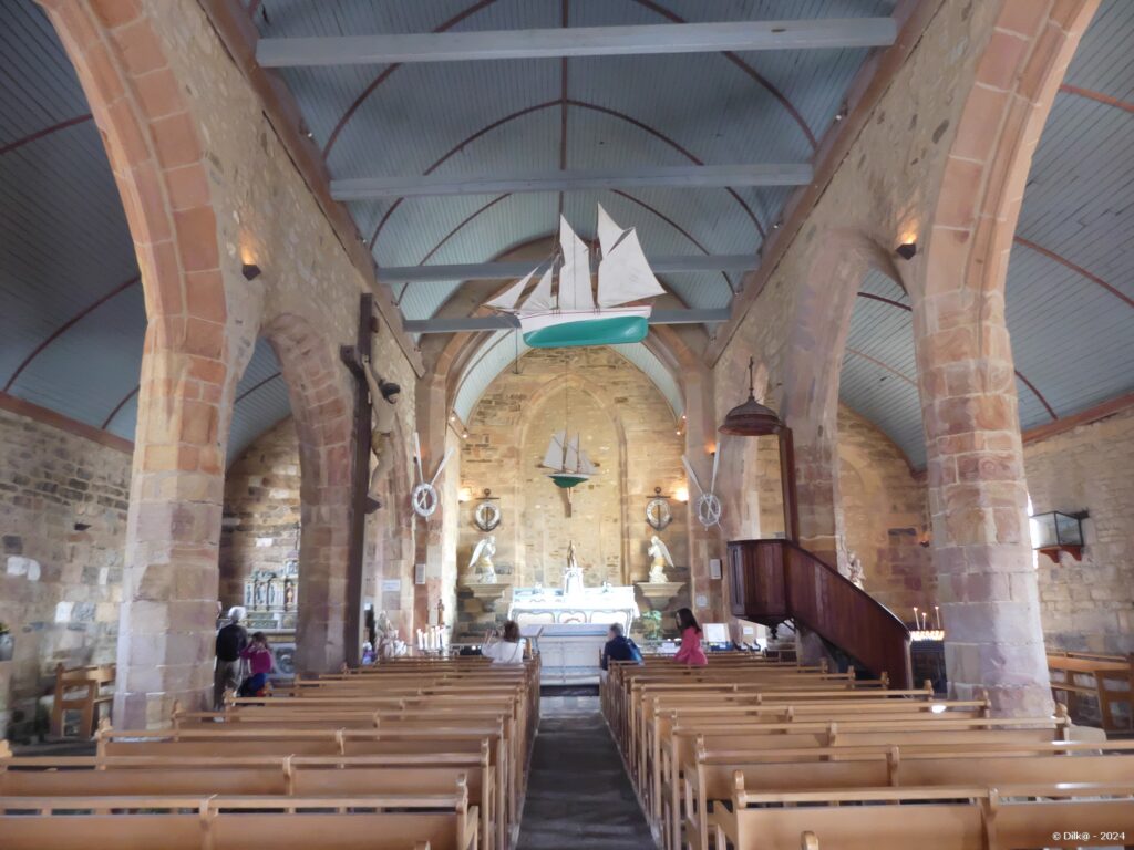 L'intérieur de la chapelle Notre Dame de Rocamadour