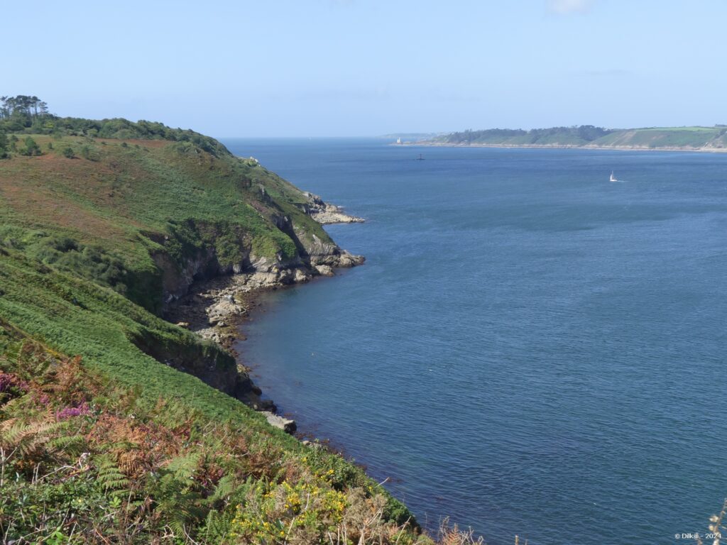 Vue vers la pointe du Petit Minou au bout de la rade de Brest