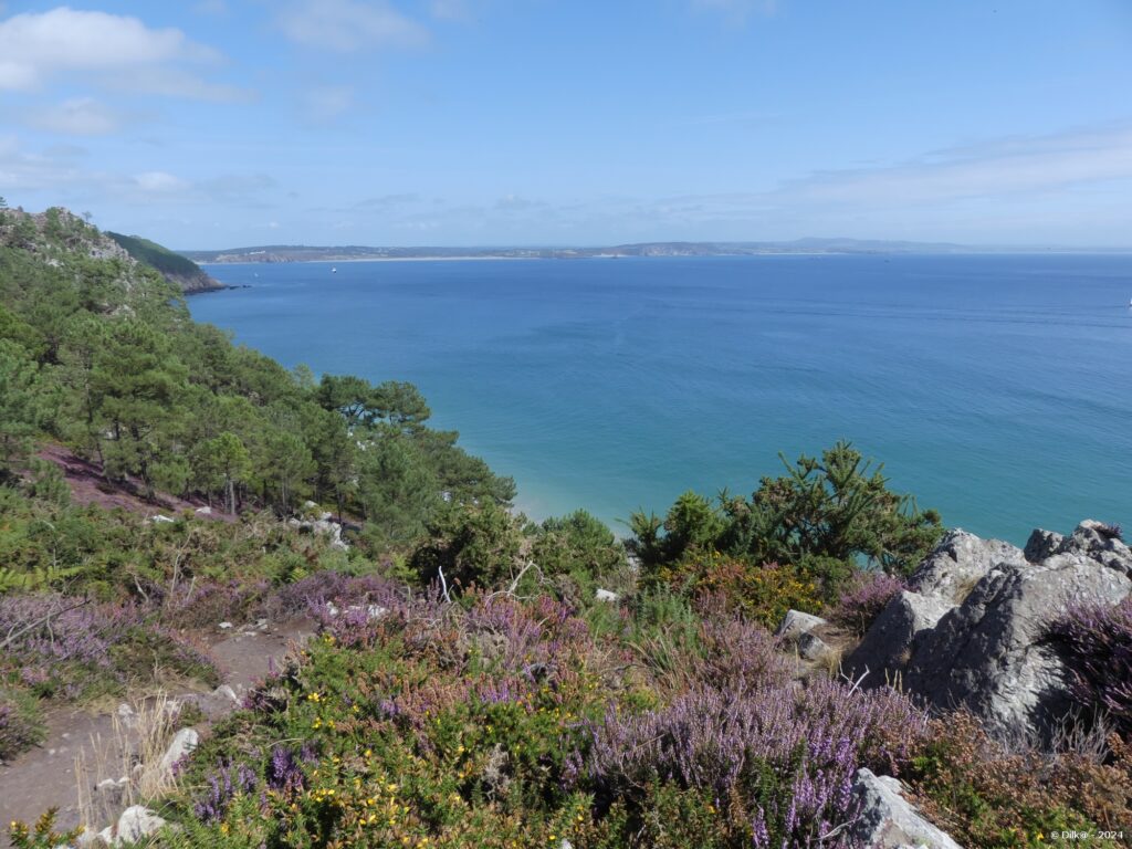 La baie de Douarnenez vue du sentier