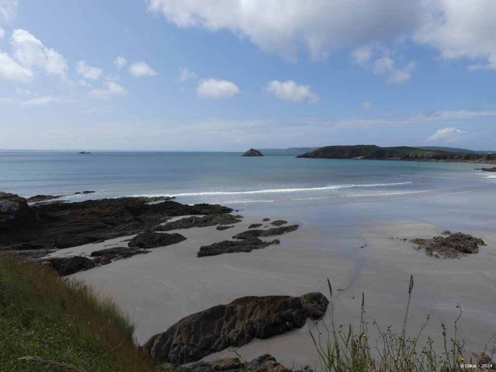 L'île de l'Aber et au fond le Cap de la Chèvre et la pointe du Raz