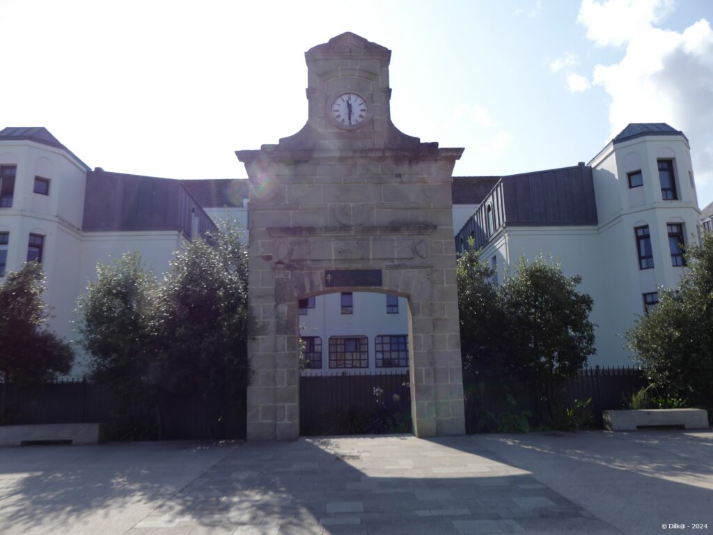 Le porche de l'ancienne criée de Douarnenez