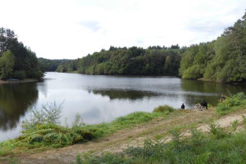 Pêcheurs sur le lac de la Valette ou de Marcillac-la-Croisille