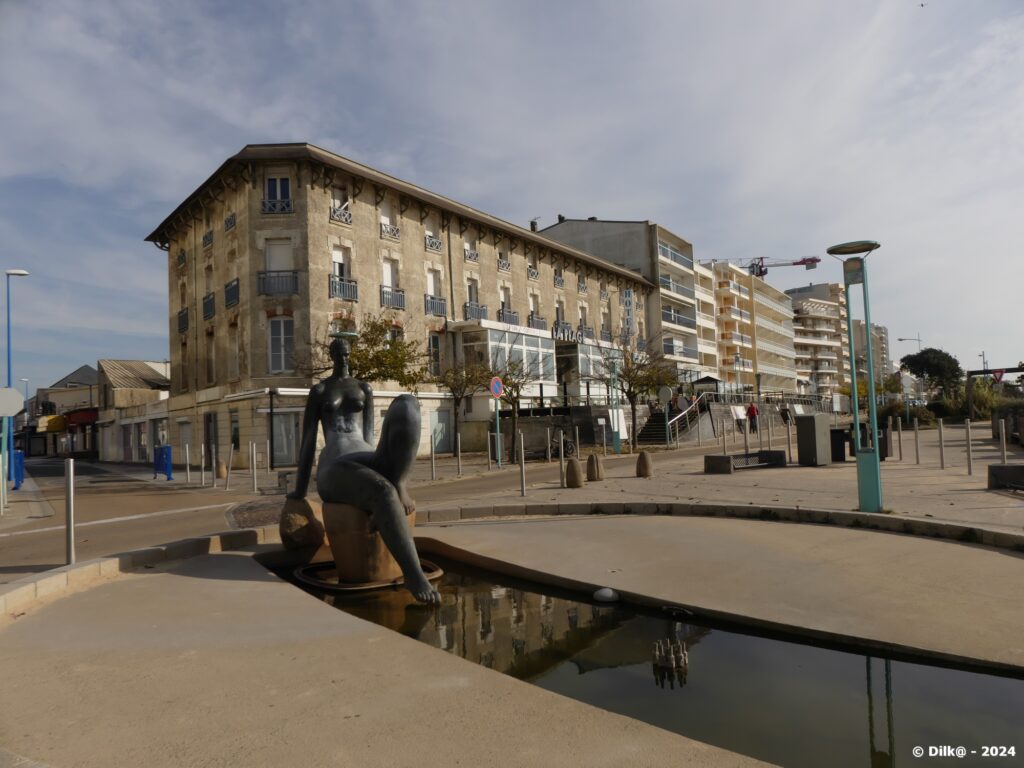 L'hôtel de la Plage et la baigneuse