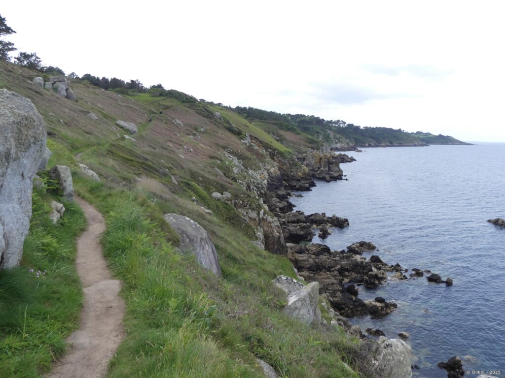 Le sentier côtier et la pointe de la Jument