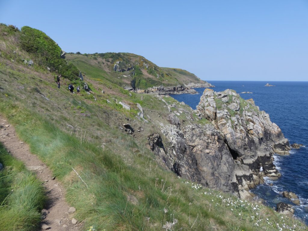 Le sentier est fréquenté par des randonneurs