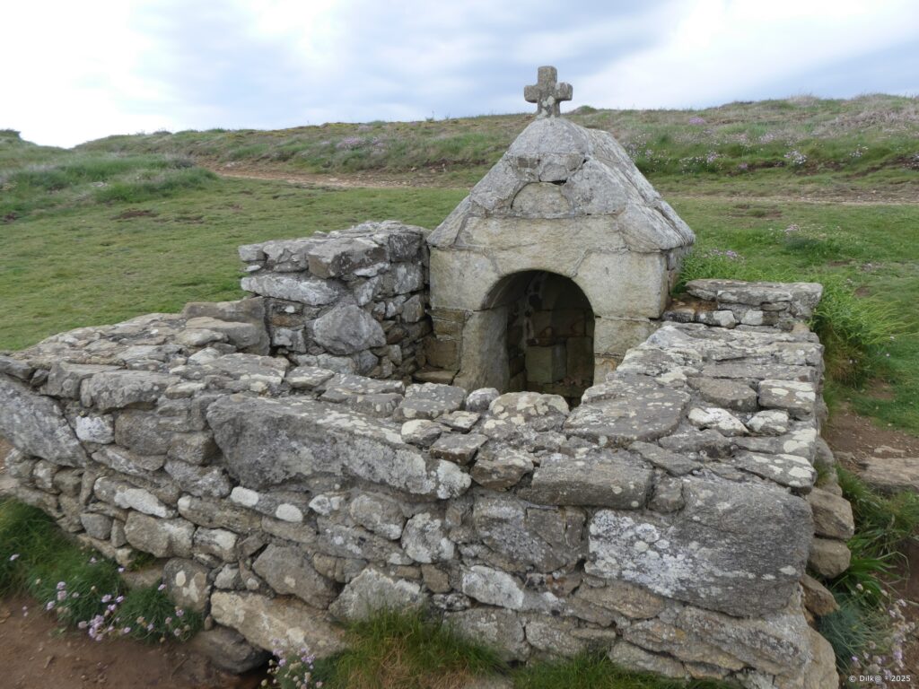 La fontaine Saint They à proximité de la chapelle