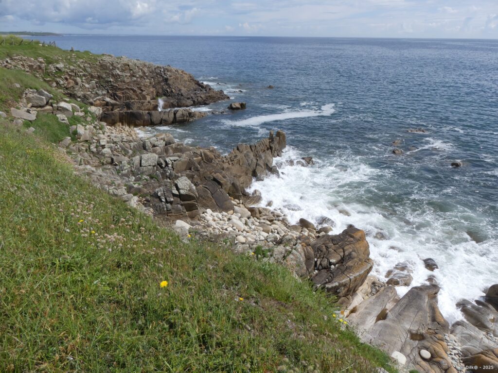 Le sentier côtier est moins escarpé que les derniers jours
