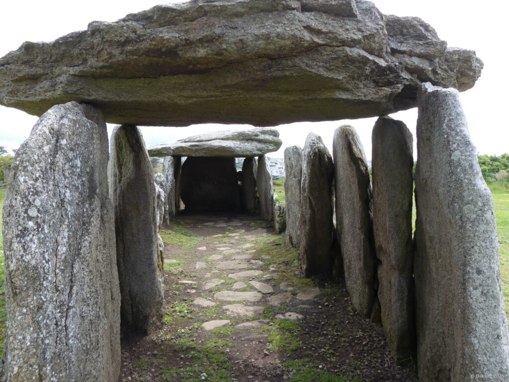 Allée couverte de Pors Poulhan