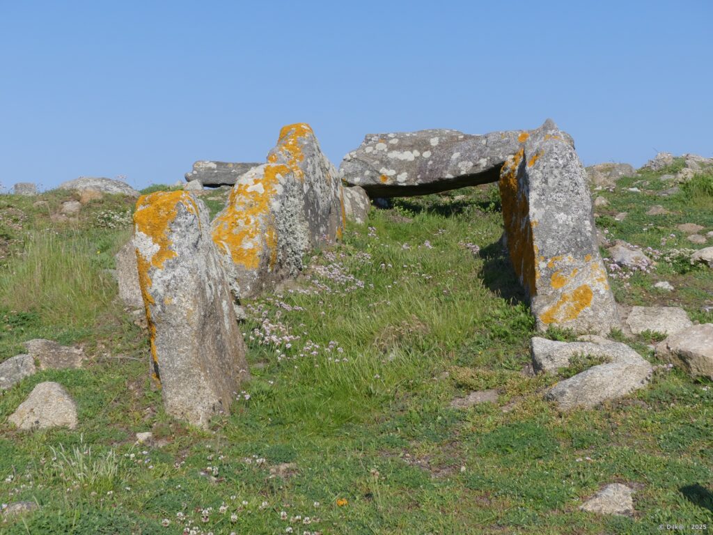 Allée couverte à la pointe de la Torche