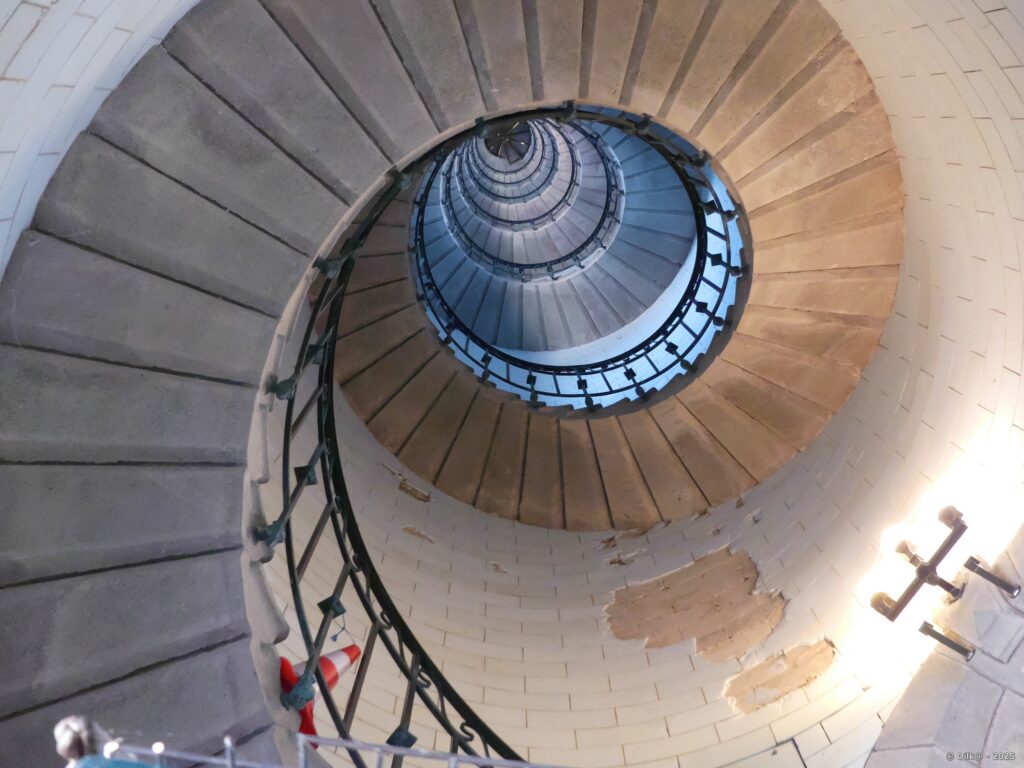 L'escalier en vis du phare d'Eckmühl
