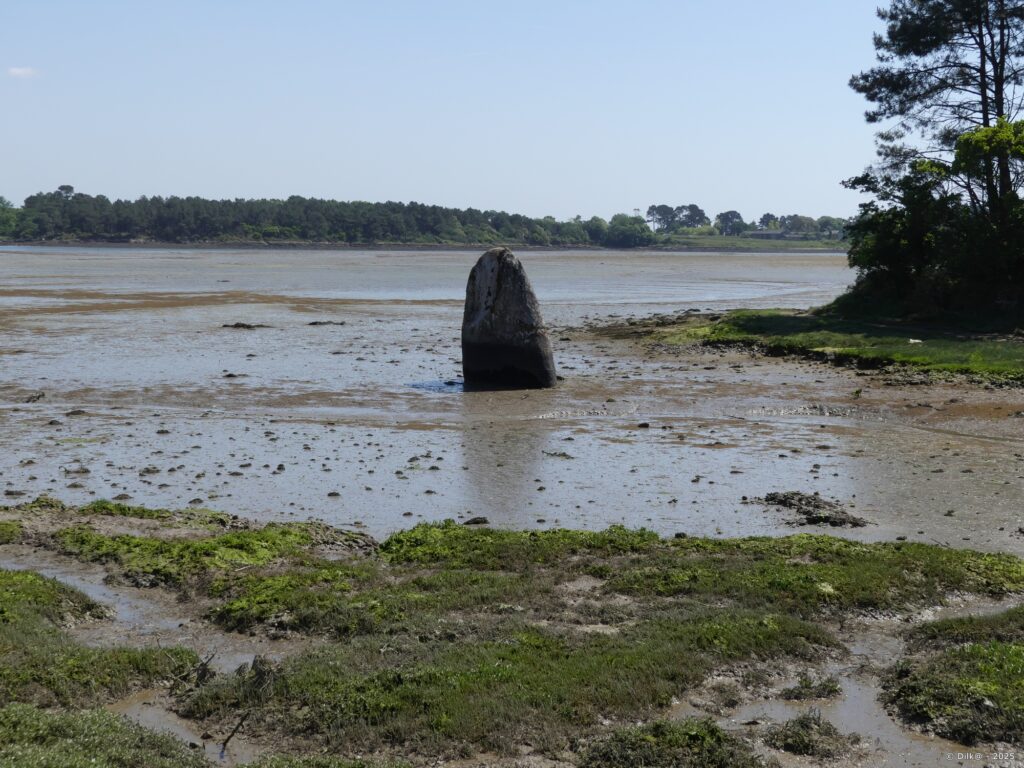 Le menhir de Penglaouic ou menhir mouillé