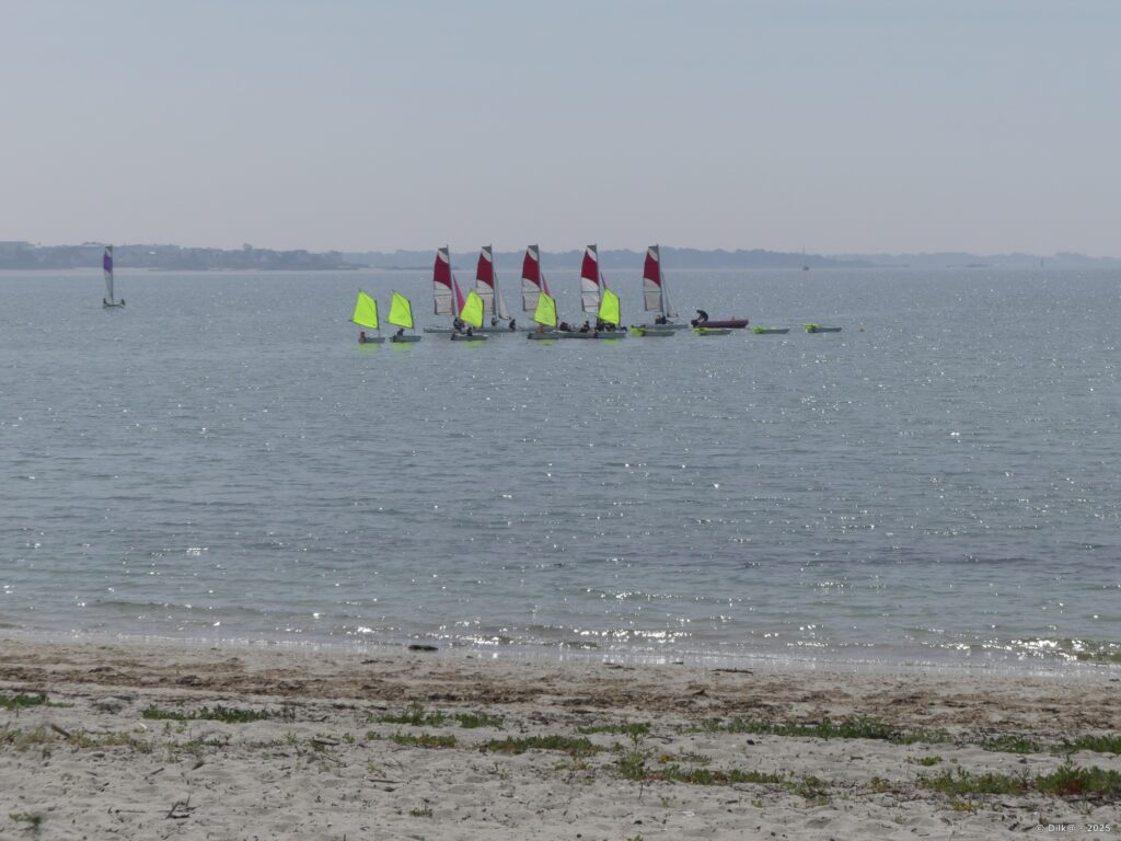 Cours de voile à la plage de Kerleven