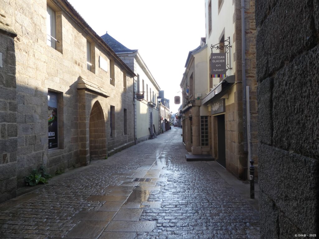 Le ruelles désertes de la Ville Close au petit matin
