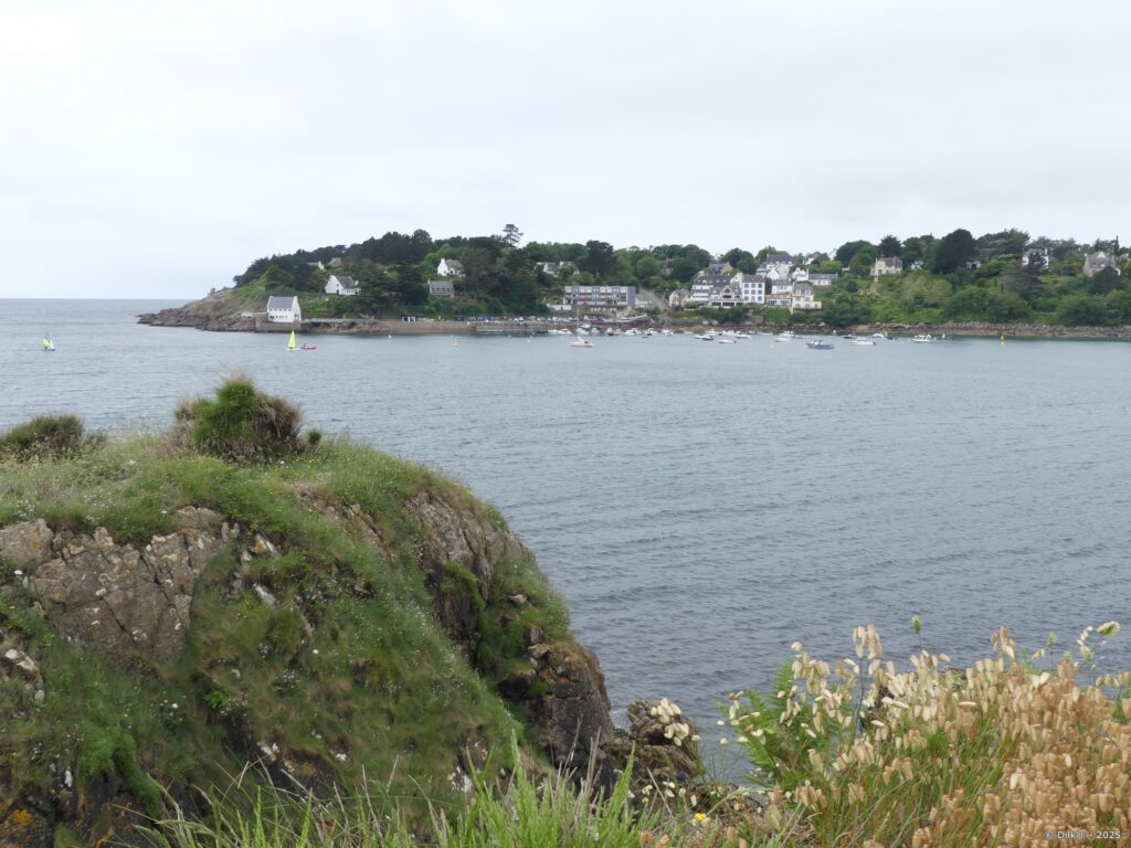 Port Manec'h vue de l'autre rive de l'Aven