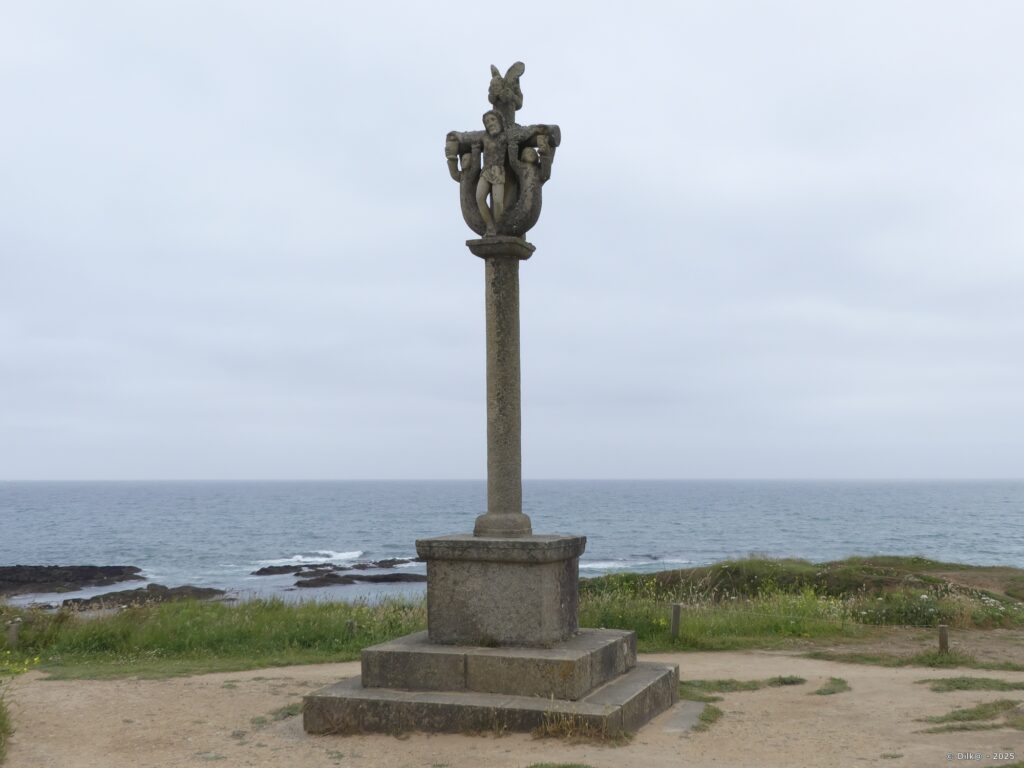 Calvaire près de la plage de Bellangenet