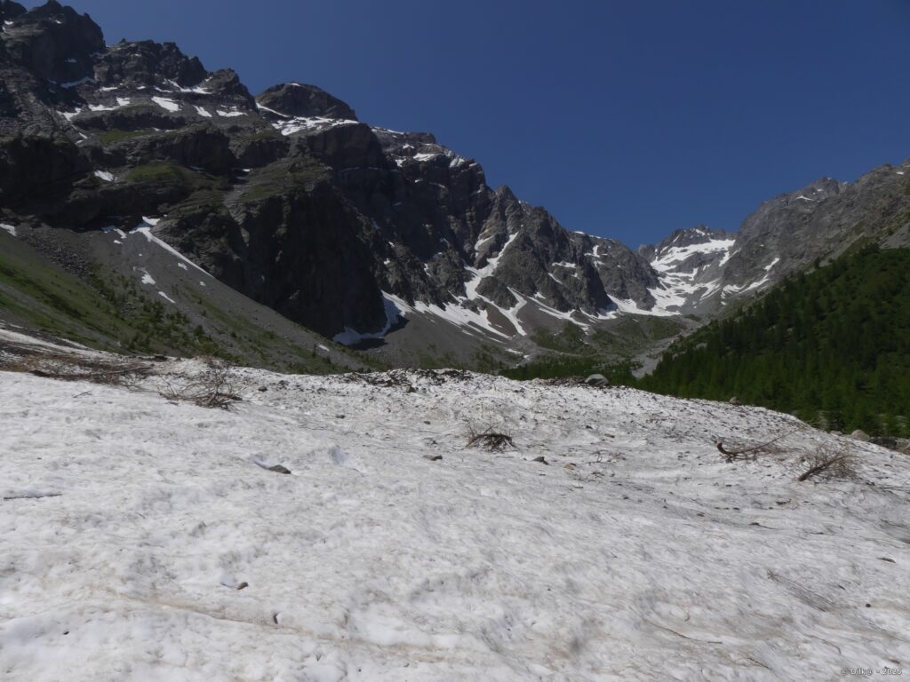 Grand névé dans le Vallon de la Montagnolle
