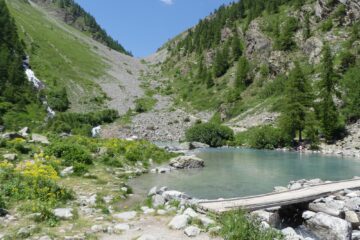 Petite passerelle sur le Lac de la Douche