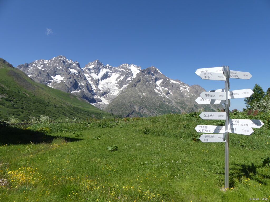 Le massif de la Meije depuis le jardin botanique du Lautaret