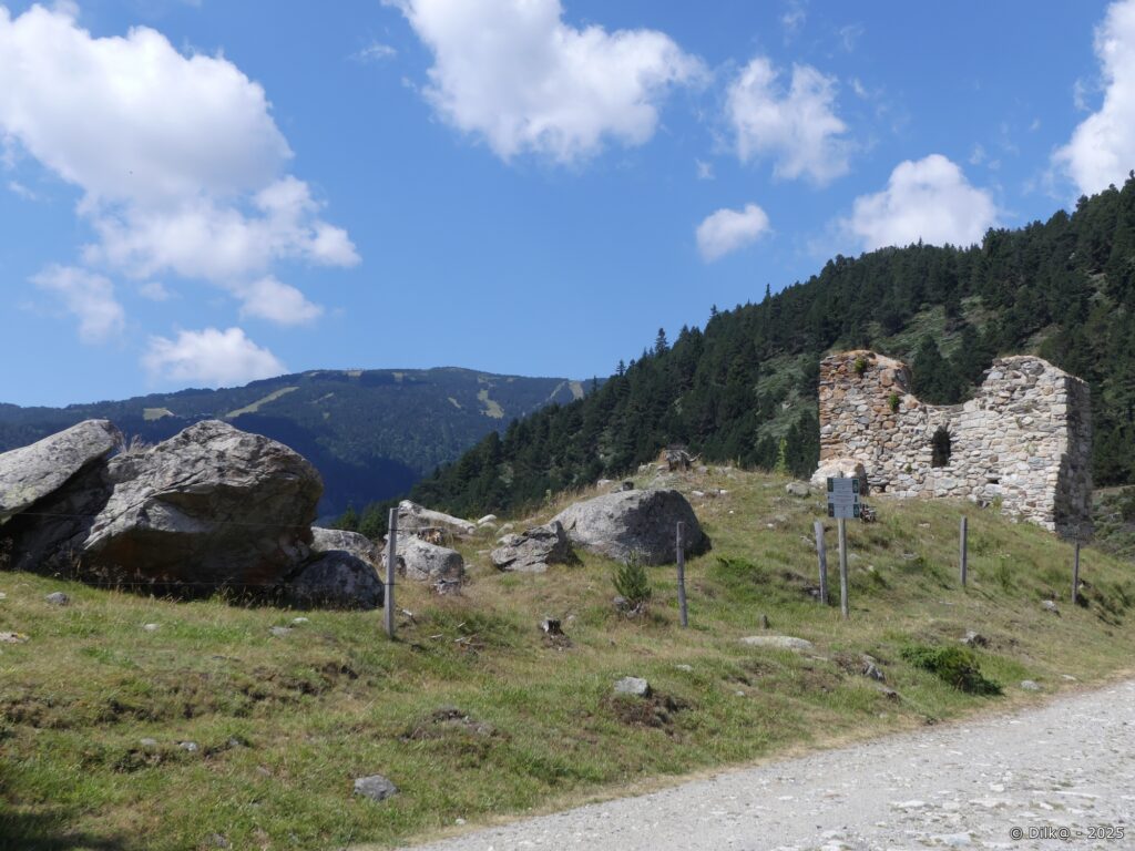 Ruines de la chapelle de l'ancien village des Iglésiettes