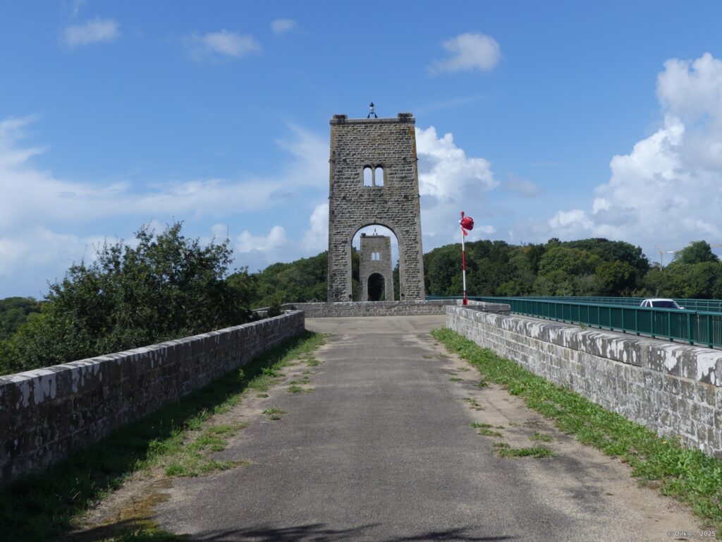 Les deux piles de l'ancien Pont du Bonhomme