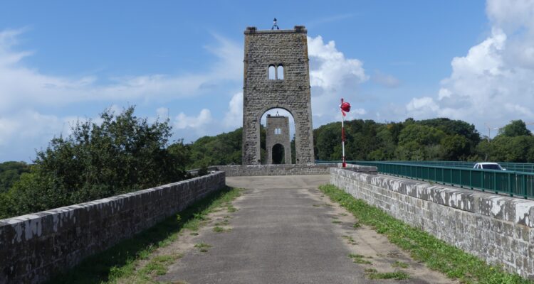 Les deux piles de l'ancien Pont du Bonhomme
