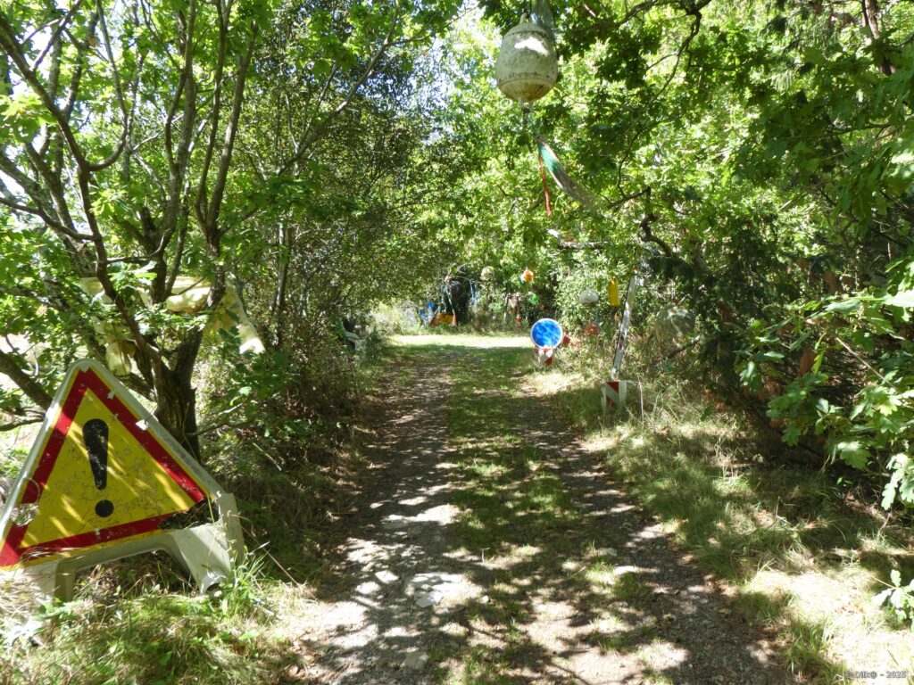 Un original a décoré le sentier