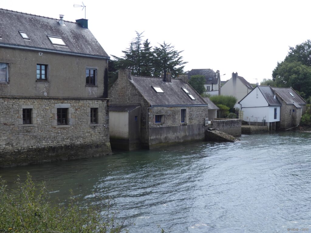 Maisons les pieds dans l'eau